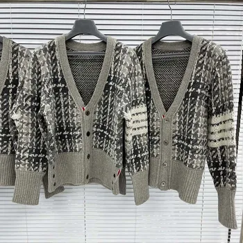 חדש שחפת סוודר גברים אופנה קוריאנית סגנון משובץ לבן 4-בר פסים עיצוב קרדיגן החורף עצלן רוח רך שמנוני מתוק קרדיגן